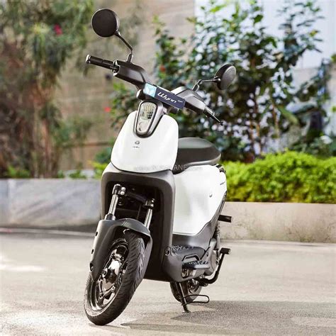 Yulu Wynn Electric 2W Launch Price Rs 55k - Made By Bajaj Chetak