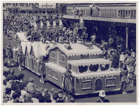 Santa Claus float at the Christmas parade | canterburystories.nz