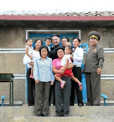 O cão que fuma...: O pavor da família norte-coreana "visitada" pelo ditador...