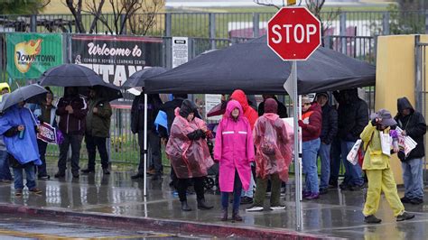 School workers in the nation’s second-largest district go on strike ...