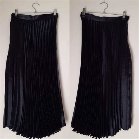 🌻 ALLY FASHION | Pleated Maxi Skirt 🌻 • Size: Small,... - Depop