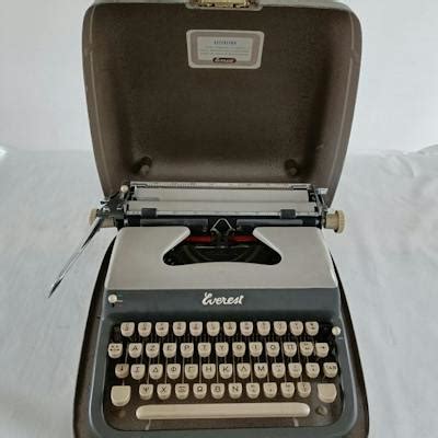 Everest Typewriter - Greek letters with Azerty keyboard layout | Barnebys