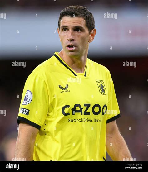 Emiliano martinez aston villa hi-res stock photography and images - Alamy