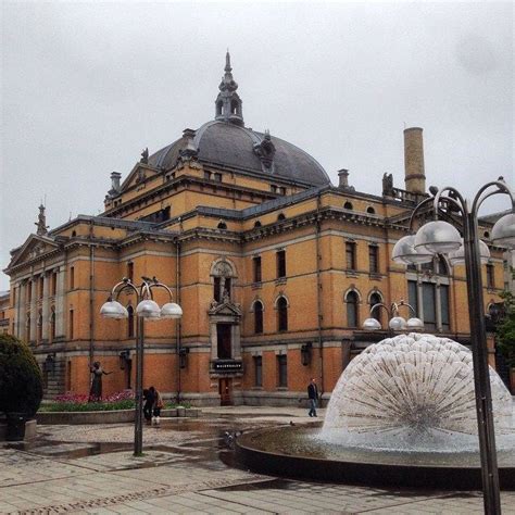 Nationaltheatret - Johanne Dybwads plass, Oslo #nationaltheatret #fontene #plass #oslo #norway ...