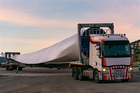 Old wind turbine blades to reinforce HS2 concrete