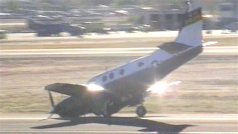 Landing Gear Failure Crash Aircraft Scrapes The Runway - YouTube