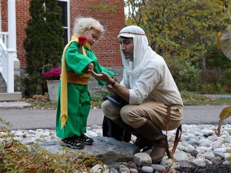 Justin Trudeau dresses up and goes trick-or-treating for Halloween ...