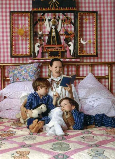 Anderson Cooper with his mom, Gloria Vanderbilt. Notice anything ...