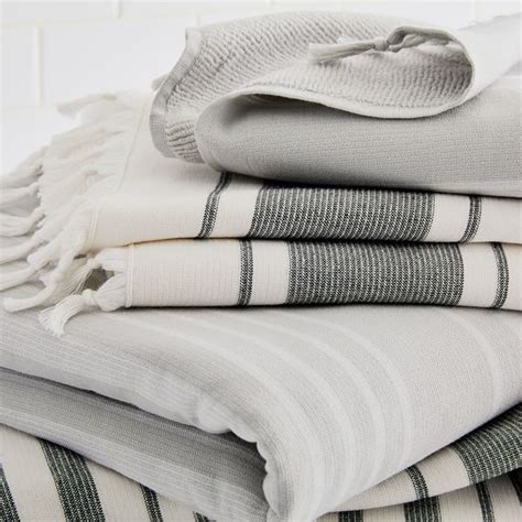 A Complete Guide To Buy Stylish Beach Turkish Towels - hovied