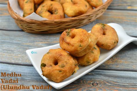 Ulundhu Vadai | Medhu vadai | Urad dhal Vada - Subbus Kitchen