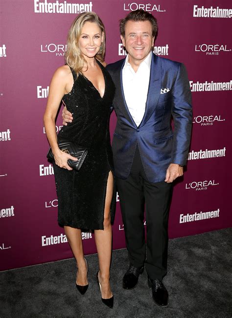 Kym Johnson and Robert Herjavec are expecting twins [Video]