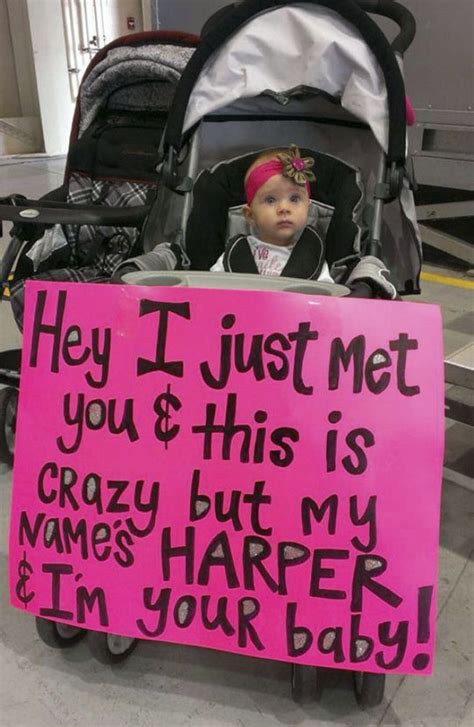 40 Hilarious Airport Greeting Signs That Are Both Funny and Embarrassing