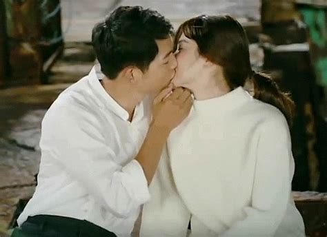 'Descendants of the Sun' gets award for best kiss by Song Joong Ki ...