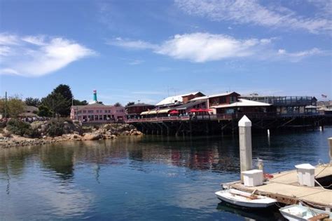 What Monterey Seafood Restaurants Do Locals Like to Frequent?