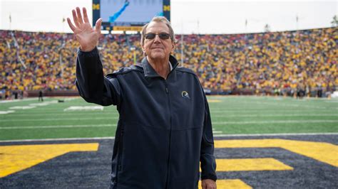 Michigan Stadium tunnel to be named for former coach Lloyd Carr