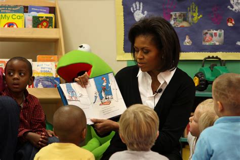 File:Flickr - The U.S. Army - Story time with the First Lady.jpg - Wikimedia Commons