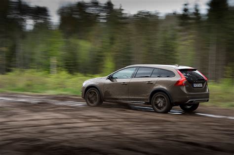 VOLVO V60 Cross Country Specs & Photos - 2015, 2016, 2017, 2018 - autoevolution