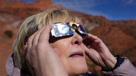 Hurry, these top-rated solar eclipse viewing glasses will sell out before April's total eclipse