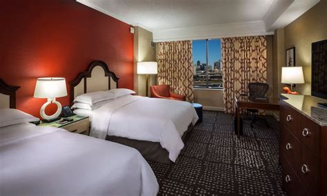 Dallas Hotel Rooms | Rooms and Suites at Hilton Anatole