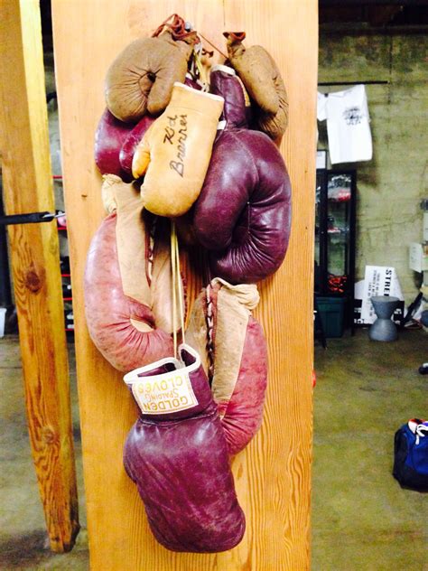 Vintage boxing gloves hanging up at Seattle boxing gum | Sportschool