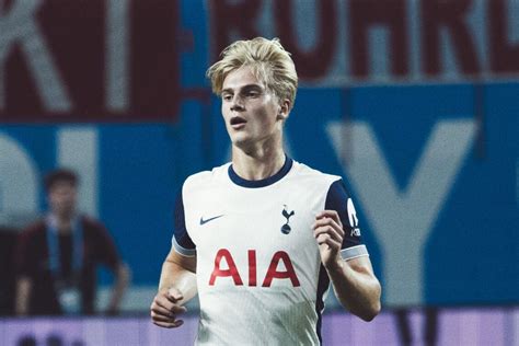 Who is Lucas Bergvall? Tottenham's teenage star's salary, career stats ...