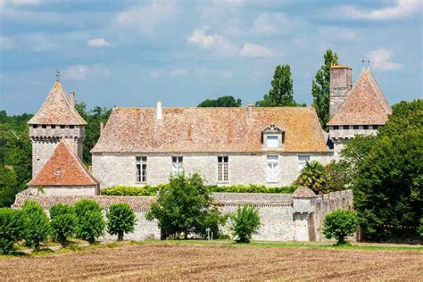 Best Castles in Dordogne - Historic European Castles