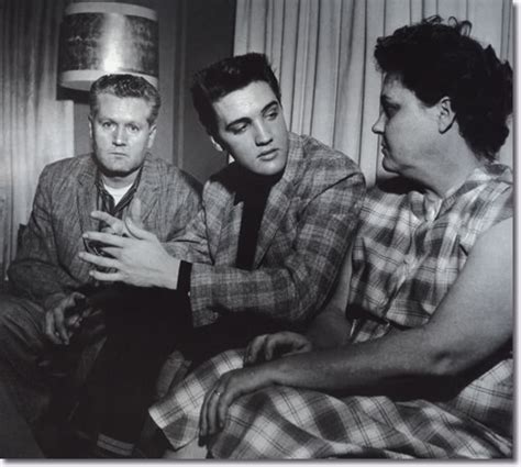 Elvis Presley Photos| Gladys, Vernon & Elvis Presley