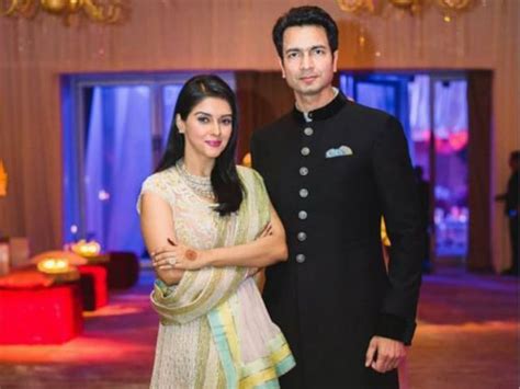 Asin Turns Instagram Feed Into Wedding Album. Best Pics From Reception