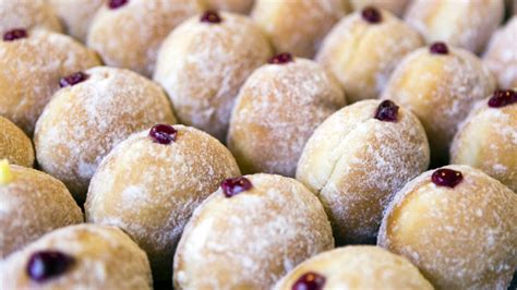 Sufganiyot | My Jewish Learning