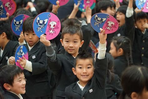 Japanese students select 'futuristic' Tokyo 2020 Olympic mascots - ABC News