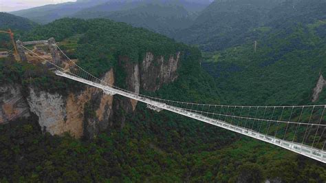 Thrilling bungee jump on Zhangjiajie glass bridge - CGTN