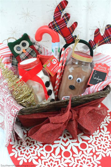 30 Best Christmas Gift Basket Ideas for families and others