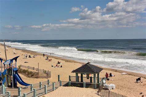 Westerly: Misquamicut State Beach — Pet Friendly Travel