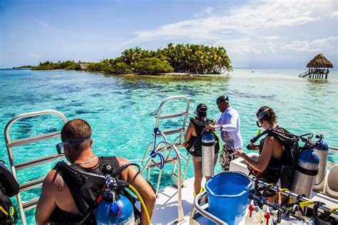 http://pin.sanctuarybelize.com Prepping for the scuba dive near ...