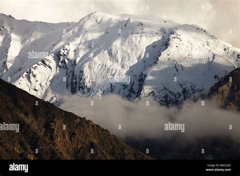 Snow mountains hindu kush hi-res stock photography and images - Alamy