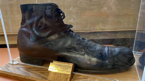 Size 37 shoe of world's tallest person on display at legendary Michigan store | wzzm13.com