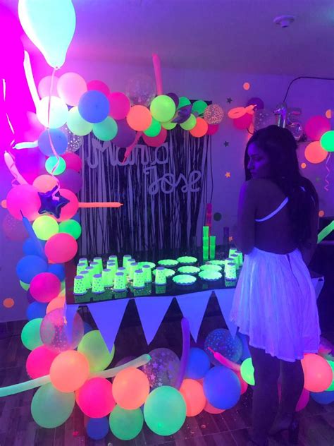 Neon Birthday Party Places / Neon Party + Glow In The Dark Party for ...