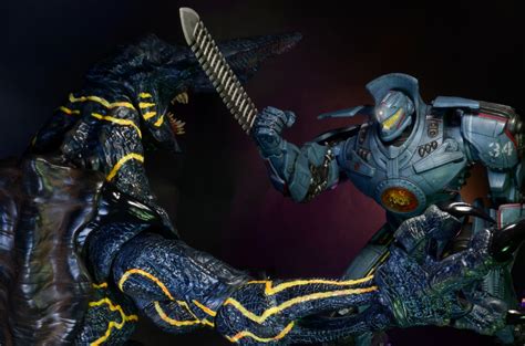 Closer Look: Pacific Rim – 18″ Scale Action Figure – Knifehead with LE – NECA