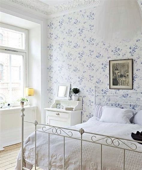 Ana Rosa, pale blue with white, clean and pretty | Floral wallpaper ...