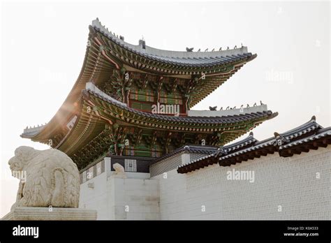 Gwanghwamun Gate in Seoul, South Korea Stock Photo - Alamy