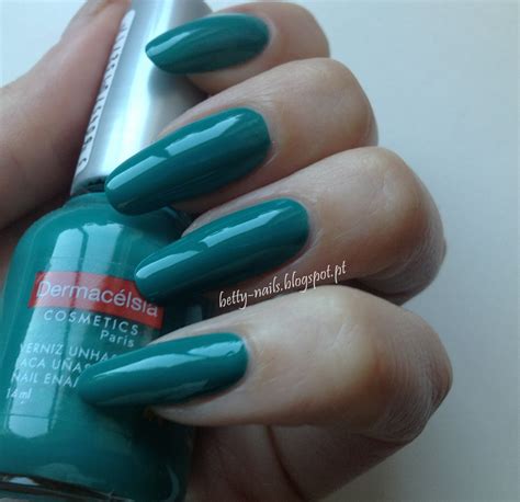 Betty Nails: Dermacelsia Verde/Green 71 + Nail Polish Remover