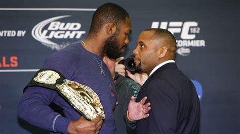 Jon Jones vs. Daniel Cormier staredown pic, video from UFC 182 media ...