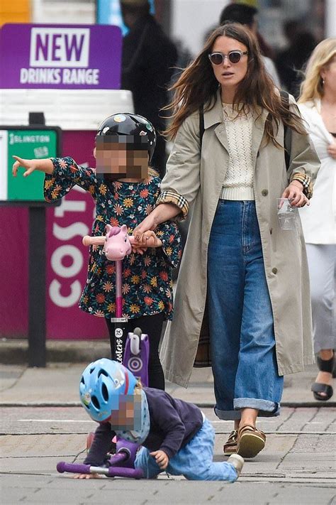 Keira Knightley enjoys a day out with her family | Casual outfits, Keira knightley style, Keira ...