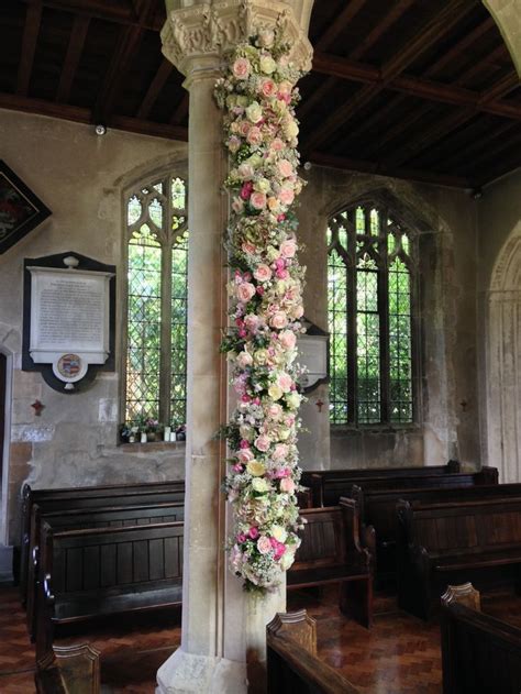 Dekoration Hochzeit - Stunning Pillars Decorated With Beautiful Peonies And Roses | Decoracion ...