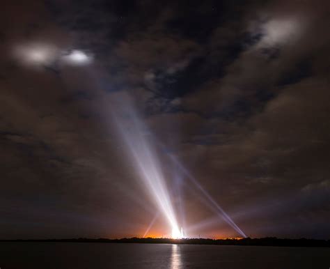 Liftoff! The Orion Capsule Launches Into Space | Popular Science