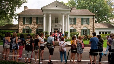 Elvis Presley's Graceland set to reopen this week in Memphis | CTV News