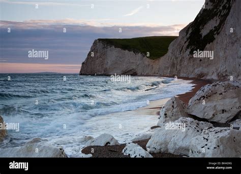 Durdle door beach hi-res stock photography and images - Alamy