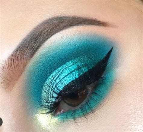 Turquoise | Turquoise eye makeup, Eyeshadow looks, Blue eyeshadow