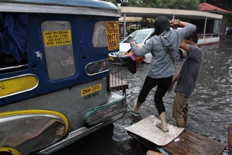 Flood back on Manila streets as cyclone moves closer to land | Photos ...