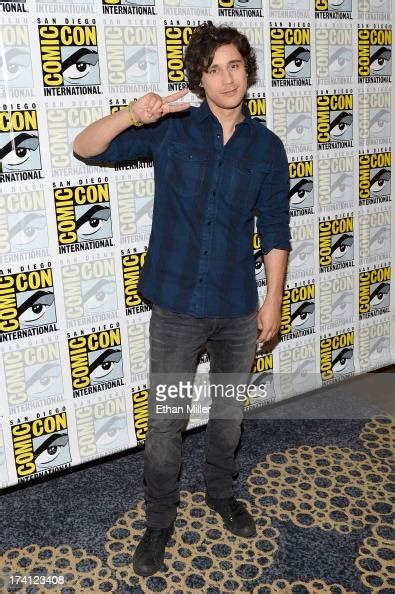 Actor Peter Gadiot attends the "Once Upon a Time in Wonderland" press... News Photo - Getty Images